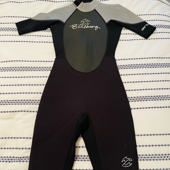 Women’s Billabong Shorty Springsuit - Picture 1 of 3